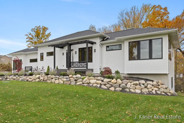 $799,900 | 9465 Wabasis Pointe Drive Northeast, Greenville, MI 48838