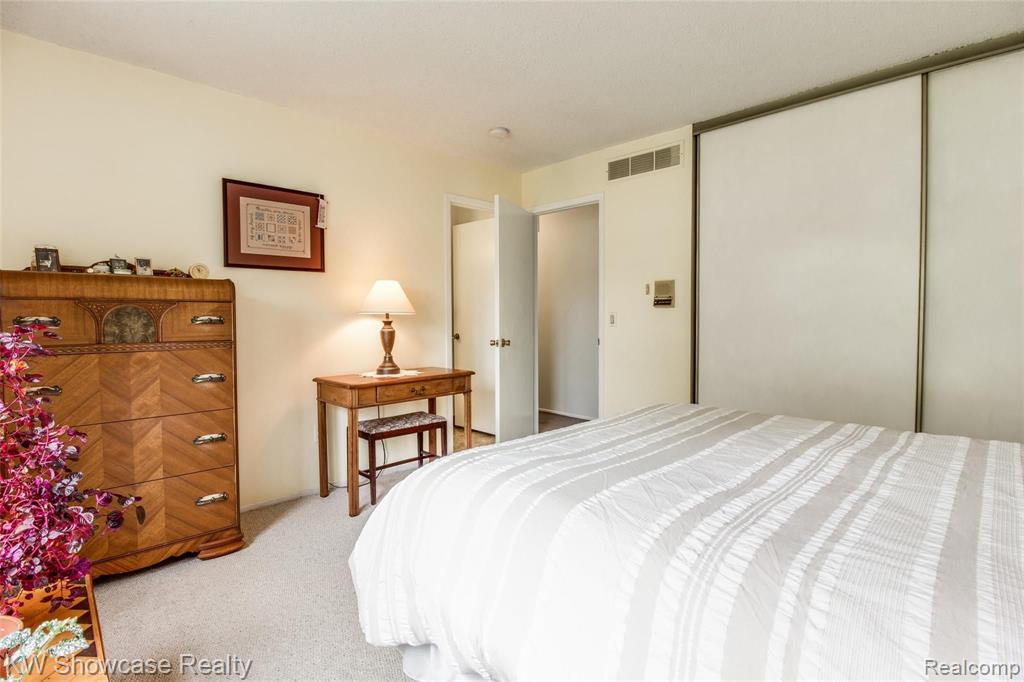 998 Hadley Road Rochester Hills, MI 48307 - Photo 36 of 42