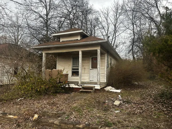 $7,500 | 516 West Elm Street, Harrisburg, IL 62946
