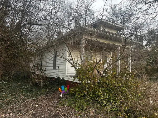 $7,500 | 516 West Elm Street, Harrisburg, IL 62946