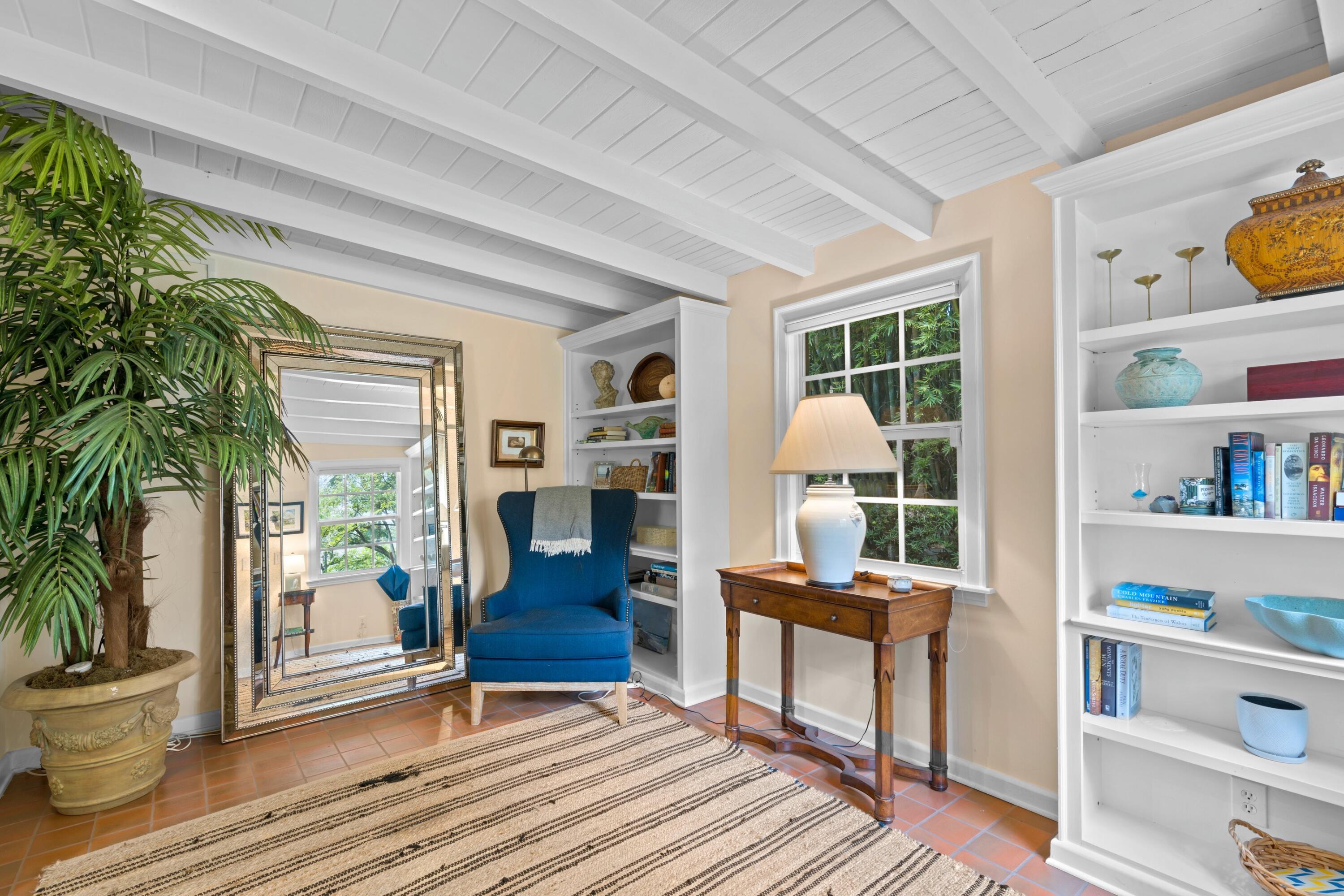 733 Sunset Road West Palm Beach, FL 33401 - Photo 3 of 32 Foyer