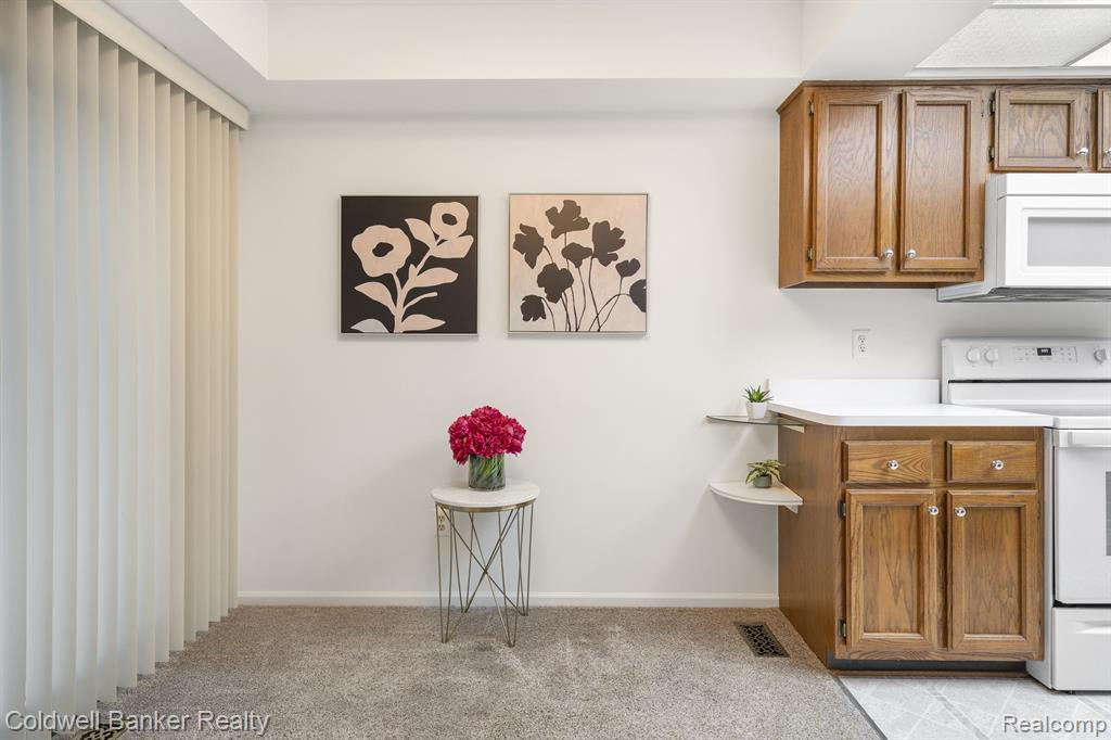 250 Meadow Bridge Drive Rochester Hills, MI 48307 - Photo 10 of 39