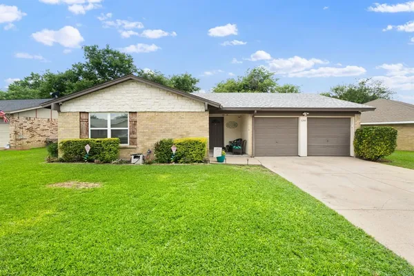$1,800 | 6244 Melinda Drive, Watauga, TX 76148