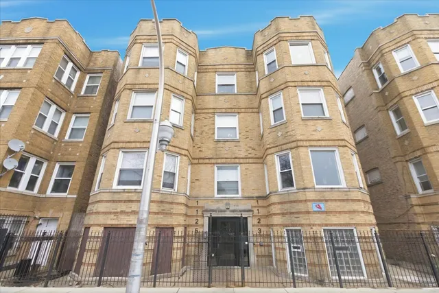 $2,395 | 1123 North Christiana Avenue, Unit 2S, Chicago, IL 60651