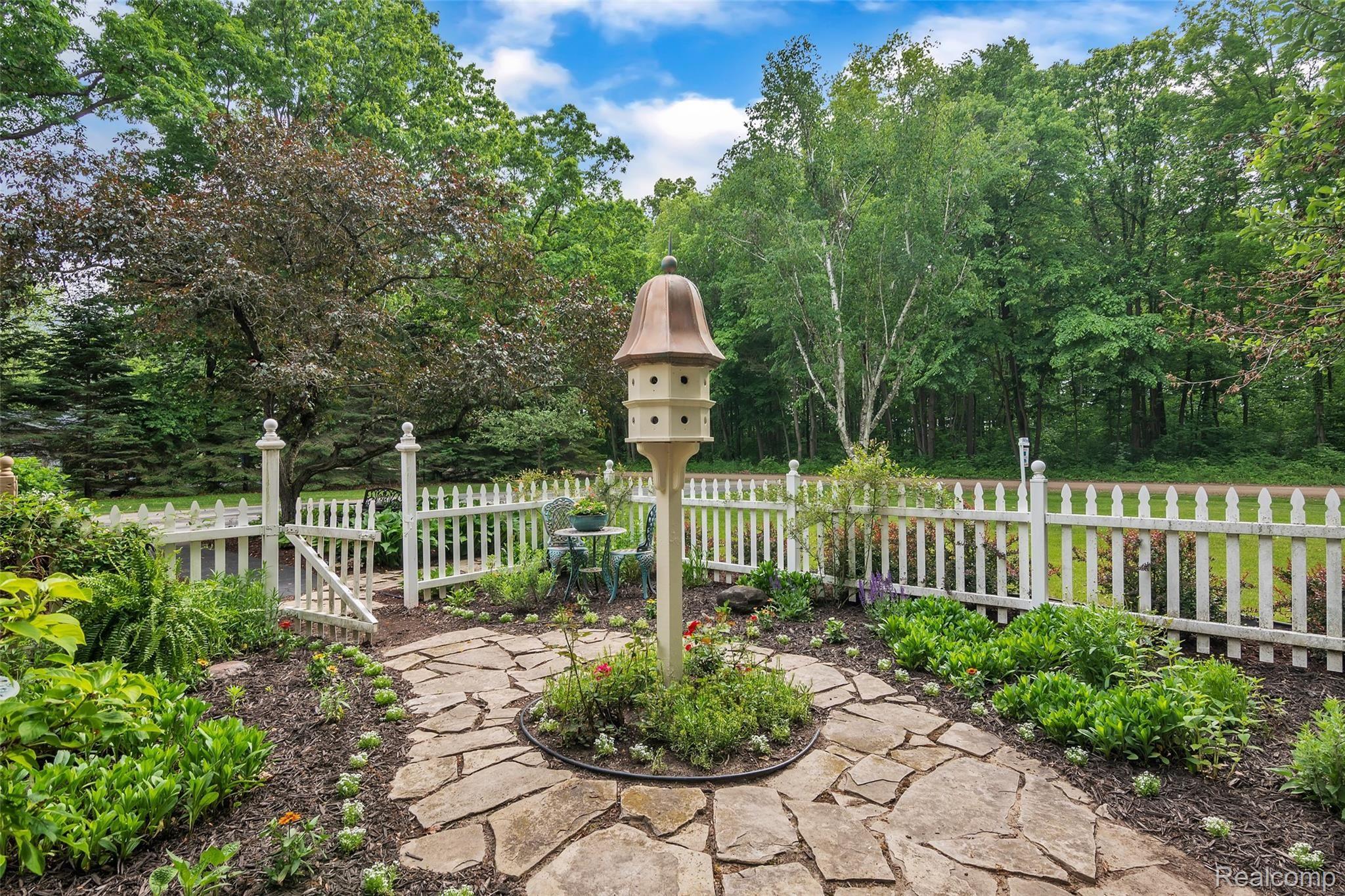 27117 Bell Road New Boston, MI 48164 - Photo 40 of 49 33-27117-Bell-Rd-WindowStill-Real-Estate-Photography-33.jpg