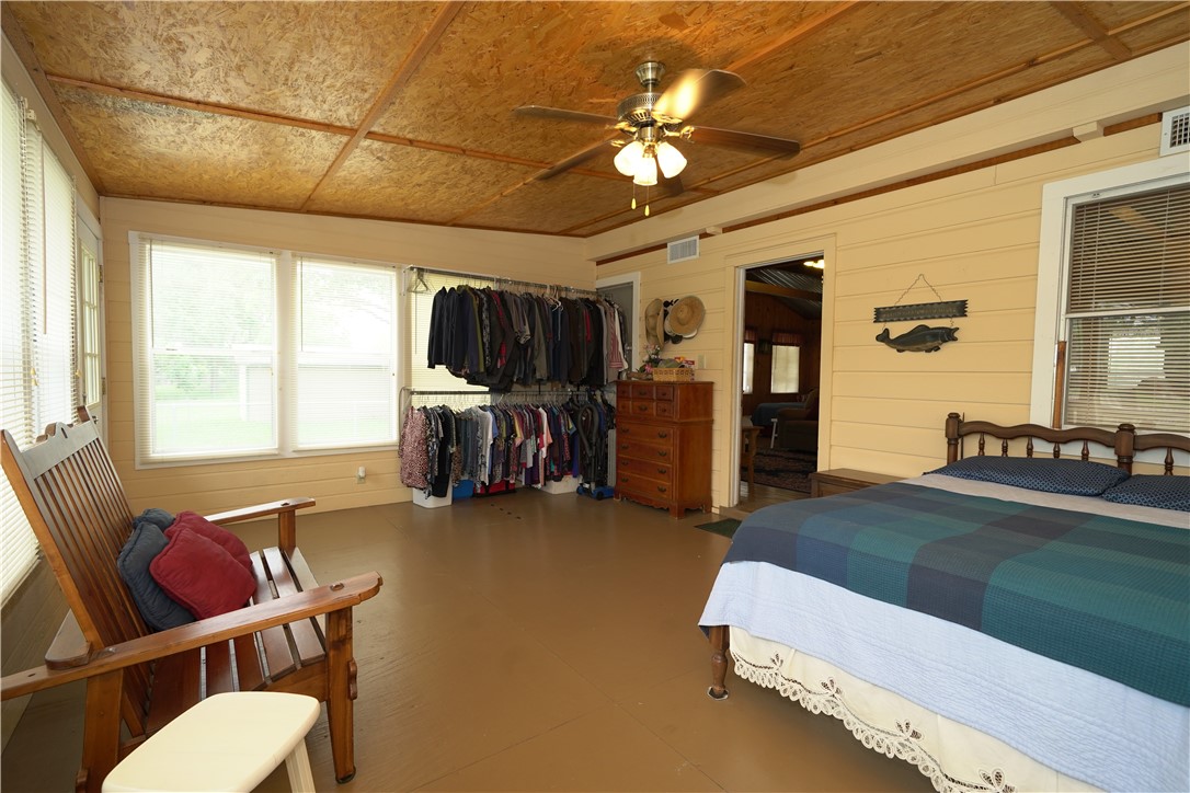 24857 Lakeview (cr 360) Mathis, TX 78368 - Photo 16 of 31 a living room with furniture and flat screen tv