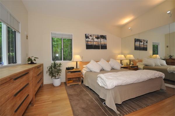 21 Moon Hill Road Lexington, MA 02421 - Photo 6 of 17 a bedroom with bed and a couch
