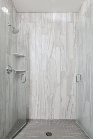 $1,000,000 | 875 Lake Street North, Unit 216, Wayzata, MN 55391