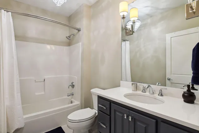 $1,000,000 | 875 Lake Street North, Unit 216, Wayzata, MN 55391