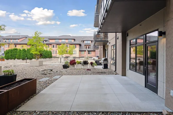 $1,000,000 | 875 Lake Street North, Unit 216, Wayzata, MN 55391