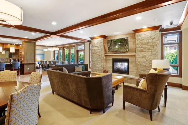 $1,000,000 | 875 Lake Street North, Unit 216, Wayzata, MN 55391