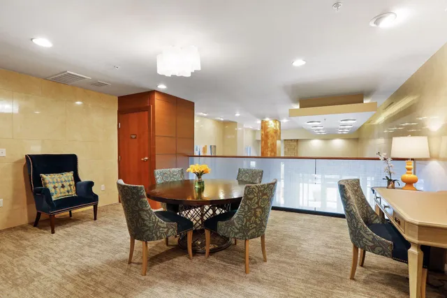 $1,000,000 | 875 Lake Street North, Unit 216, Wayzata, MN 55391