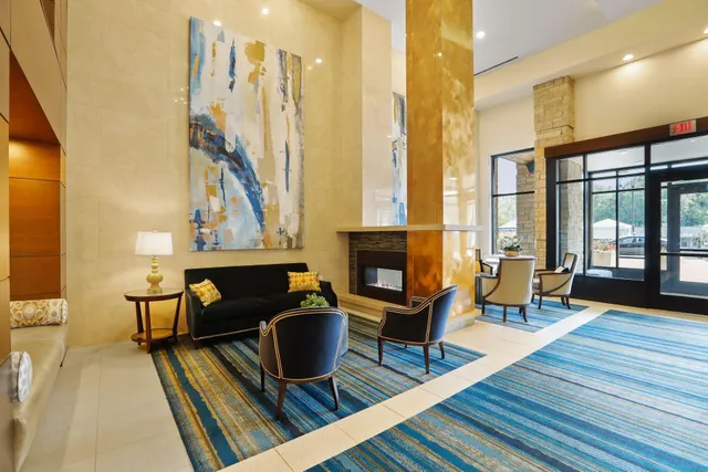 $1,000,000 | 875 Lake Street North, Unit 216, Wayzata, MN 55391