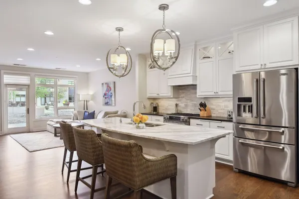 $1,000,000 | 875 Lake Street North, Unit 216, Wayzata, MN 55391