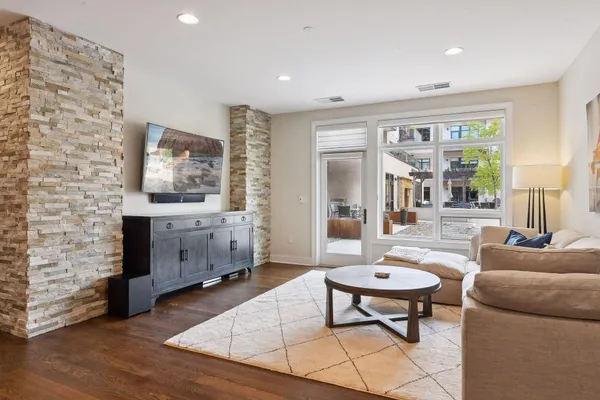 $1,000,000 | 875 Lake Street North, Unit 216, Wayzata, MN 55391