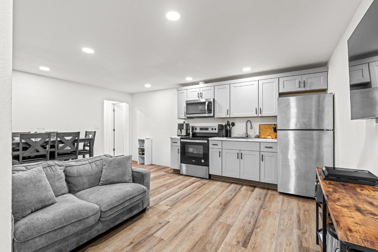 1432 Page Court Modesto, CA 95354 - Photo 24 of 62 UNIT B FAMILY ROOM/KITCHEN COMBO