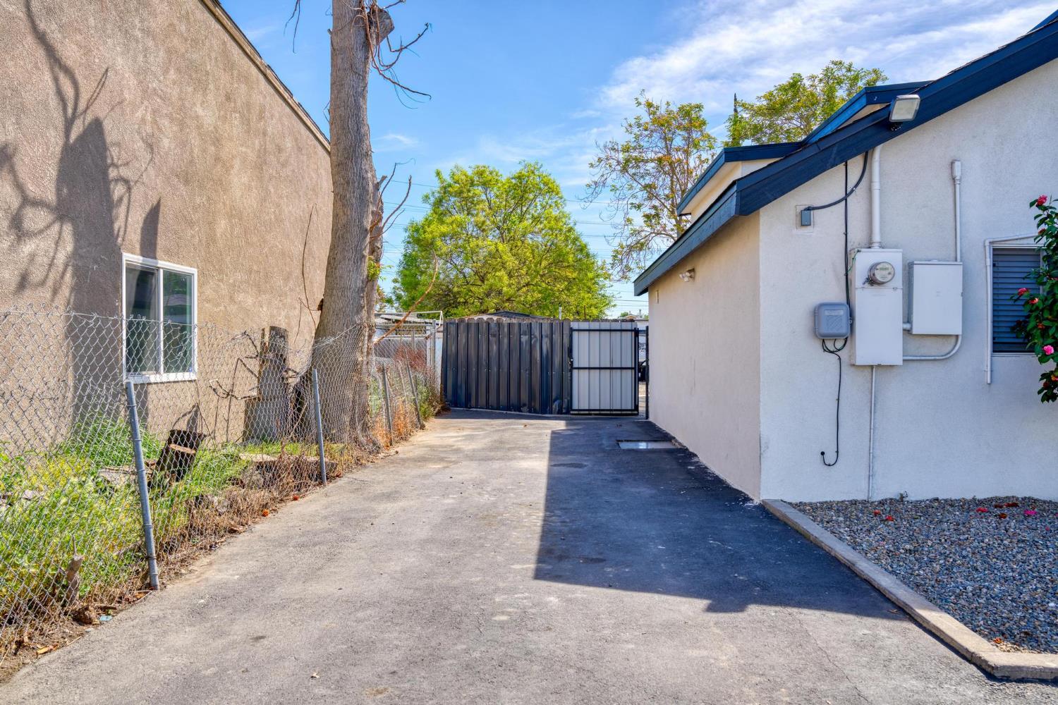 1432 Page Court Modesto, CA 95354 - Photo 56 of 62 RV ACCESS