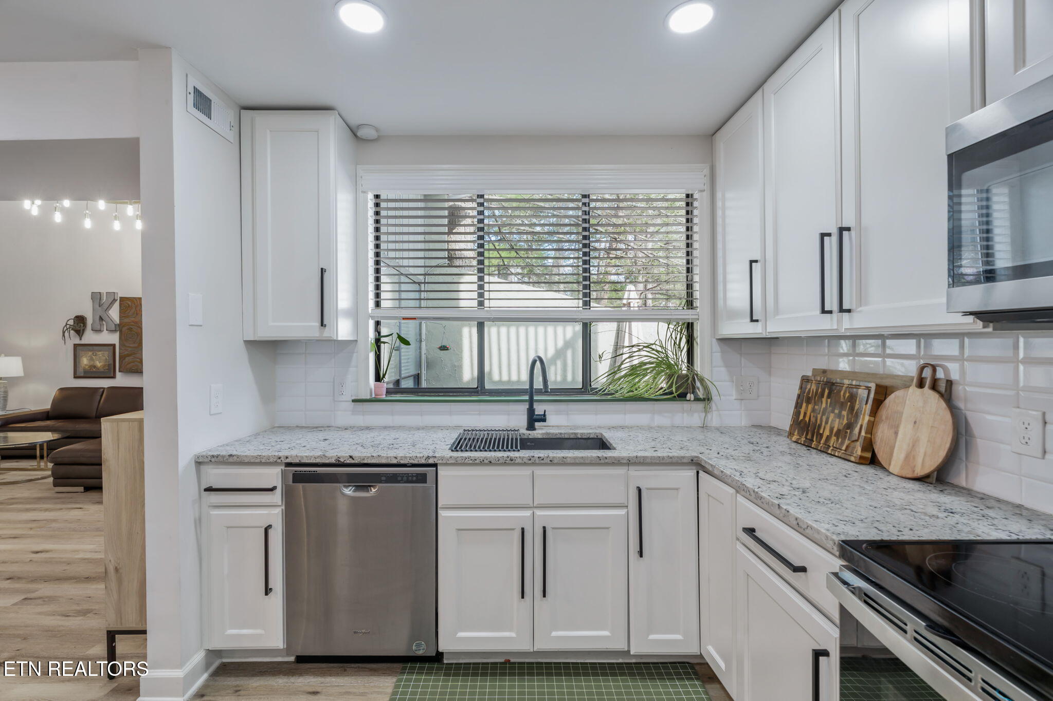 1900 Ridgecrest Drive, Unit 201 Knoxville, TN 37918 - Photo 15 of 30 18-web-or-mls-1900 Ridgecrest Drive #201