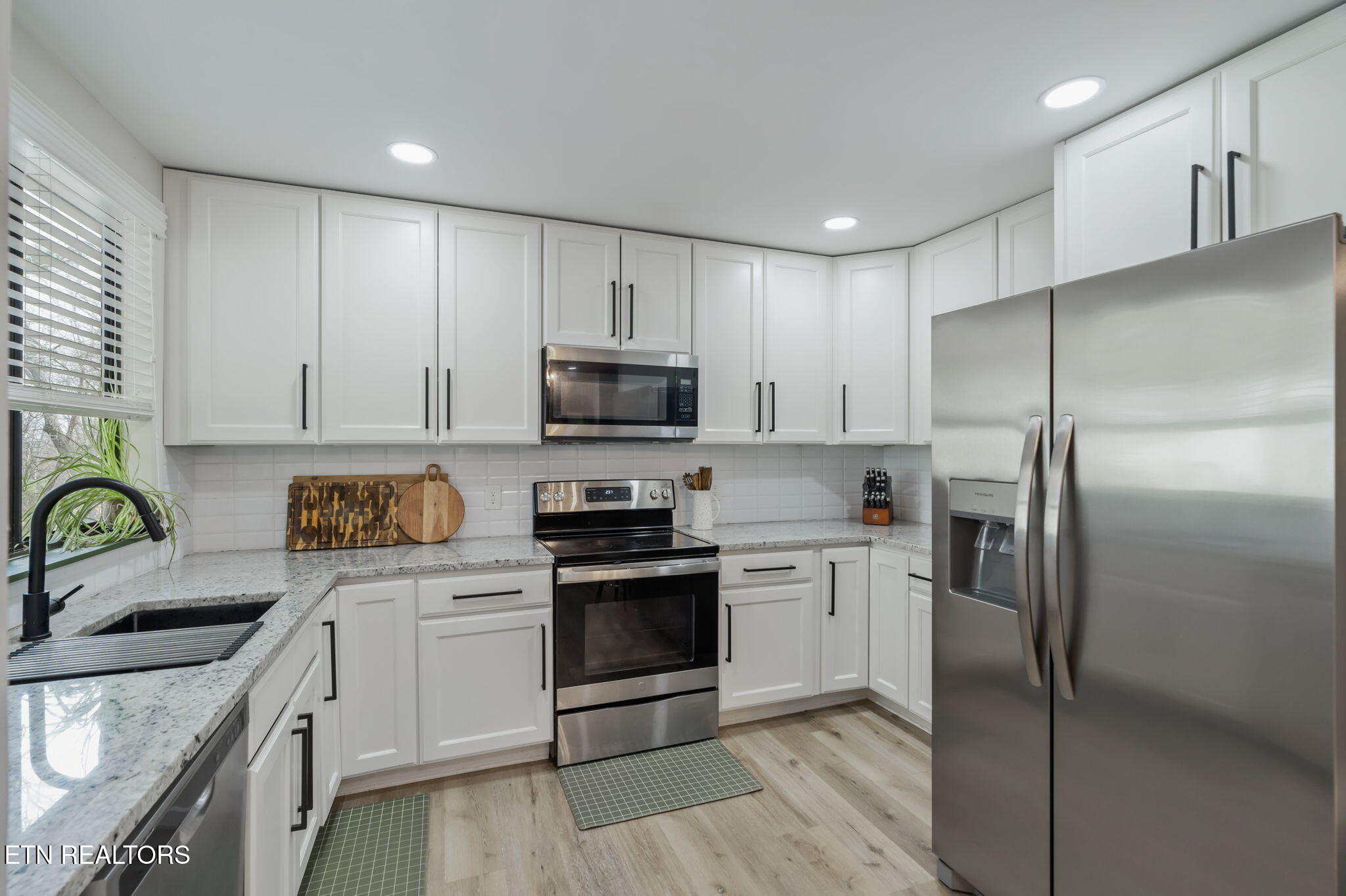 1900 Ridgecrest Drive, Unit 201 Knoxville, TN 37918 - Photo 17 of 30 20-web-or-mls-1900 Ridgecrest Drive #201