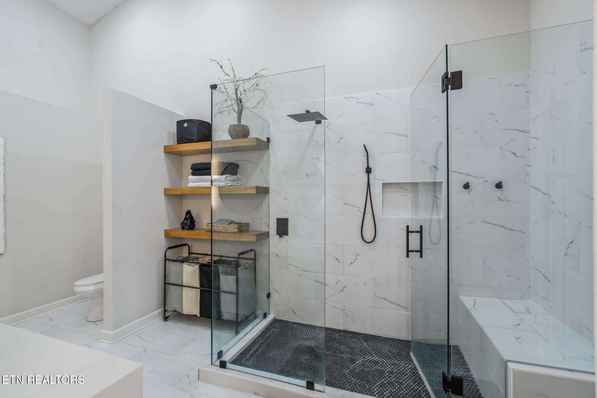 1900 Ridgecrest Drive, Unit 201 Knoxville, TN 37918 - Photo 21 of 30 24-web-or-mls-1900 Ridgecrest Drive #201