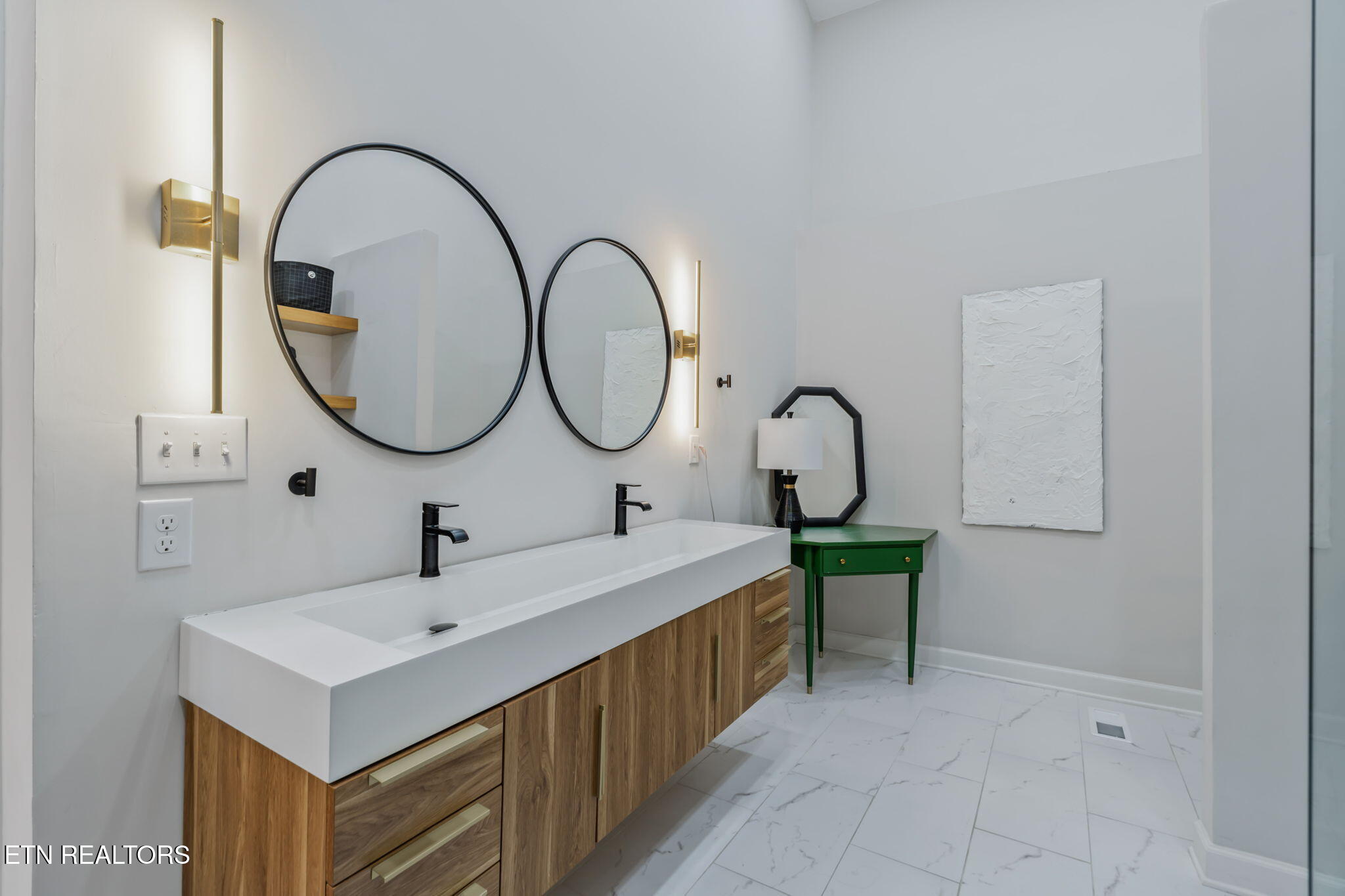 1900 Ridgecrest Drive, Unit 201 Knoxville, TN 37918 - Photo 22 of 30 25-web-or-mls-1900 Ridgecrest Drive #201