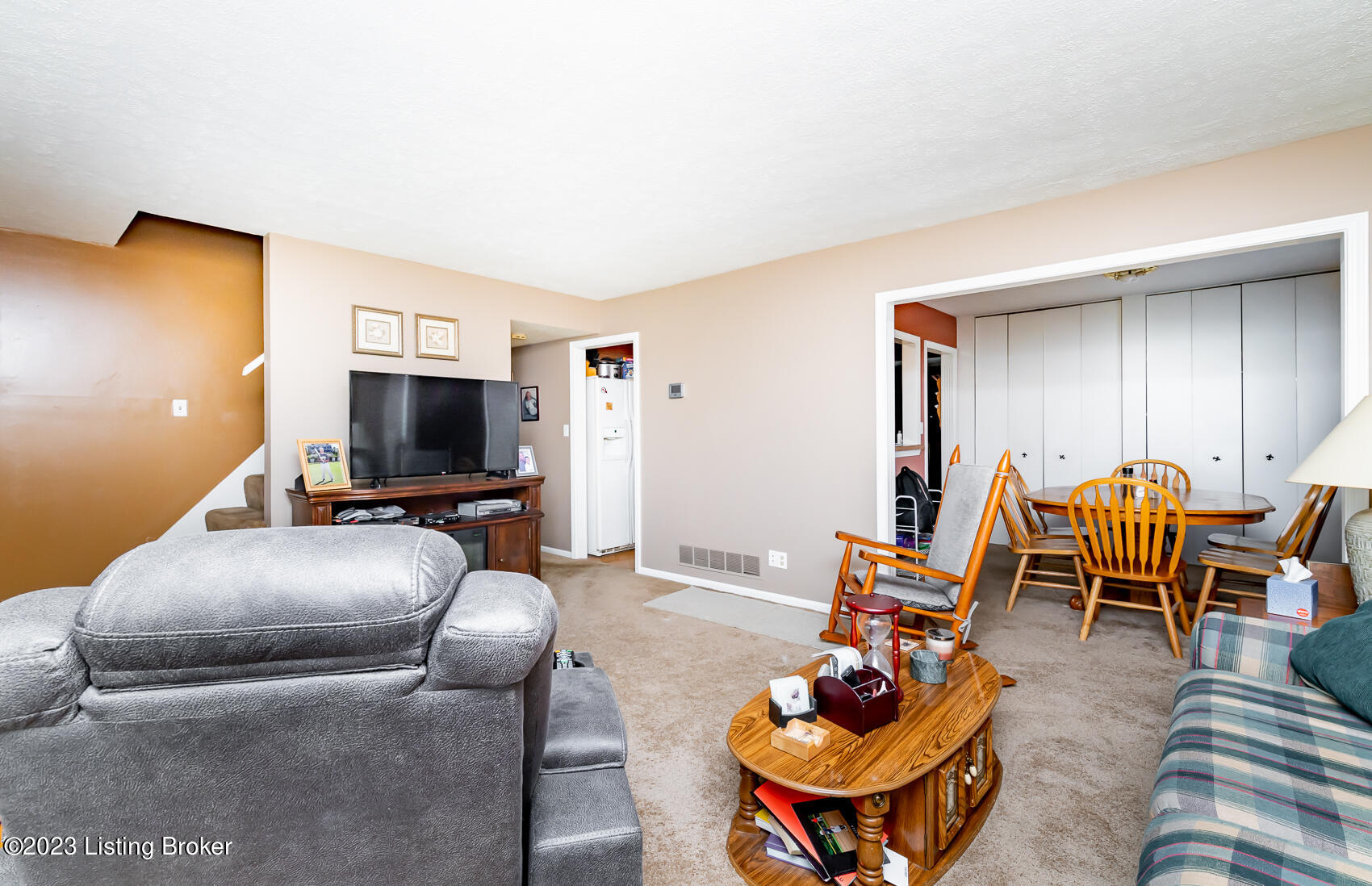 7709 Johnson School Road Louisville, KY 40291 - Photo 18 of 60 Living Room