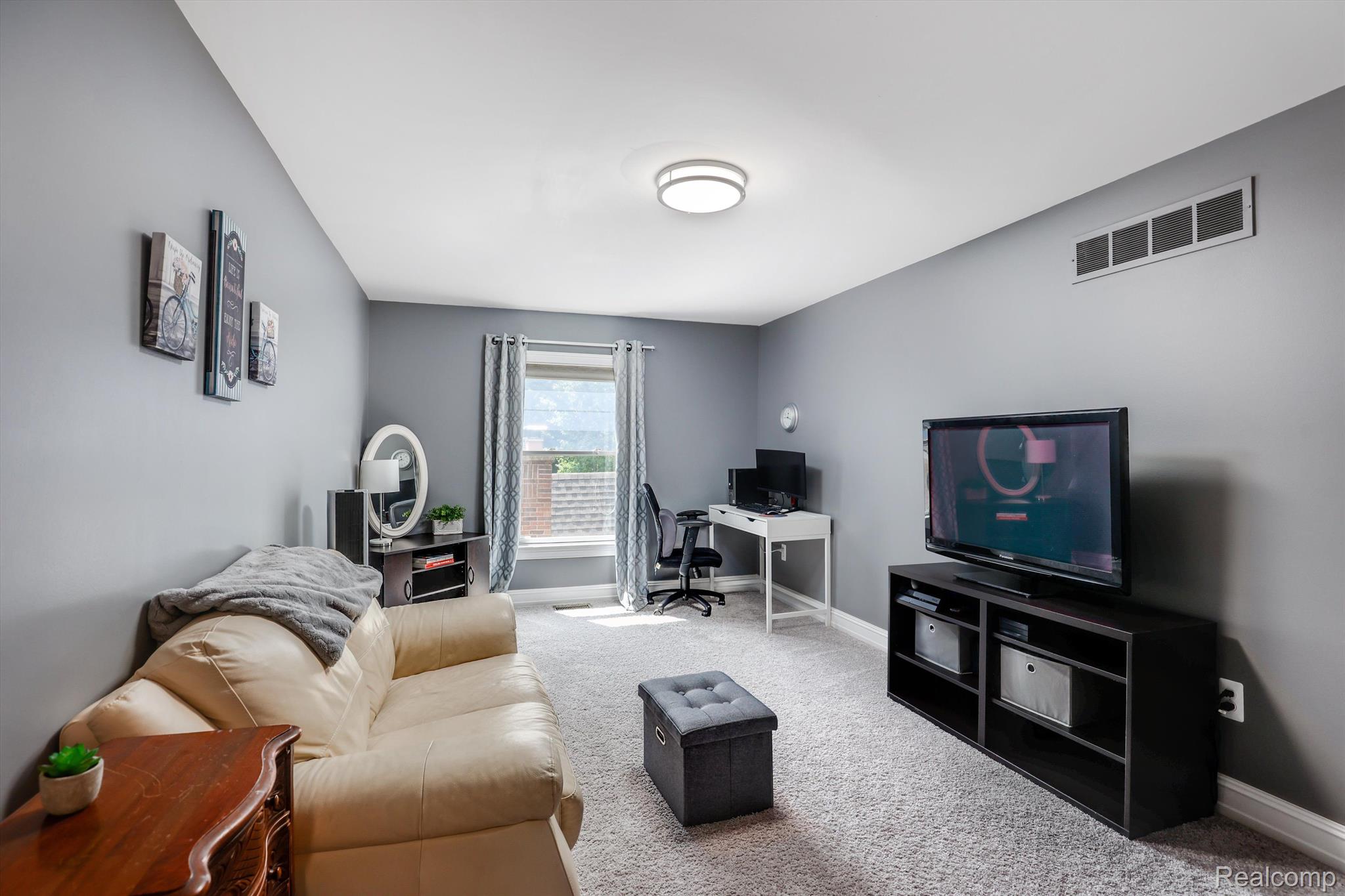 236 Woodside Road Royal Oak, MI 48073 - Photo 30 of 44 3rd floor bedroom or flex space