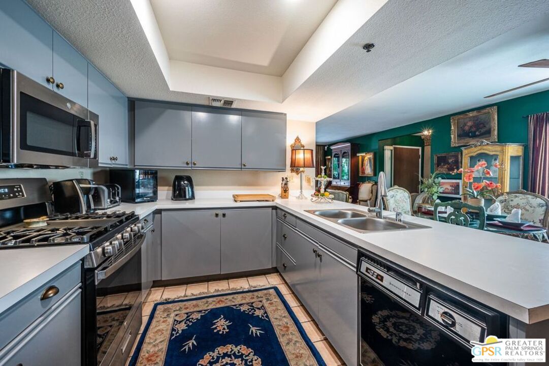 200 East Racquet Club Rd Unit 32