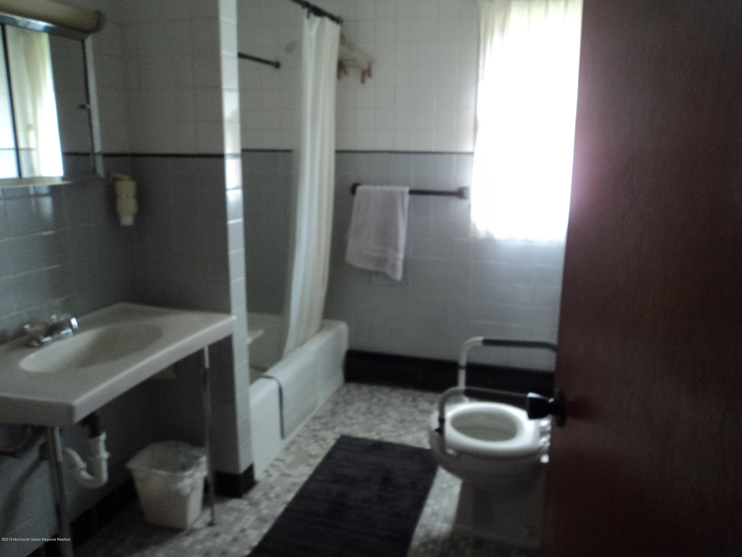 11 Sunset Road Burlington, NJ 08016 - Photo 12 of 20 DSC06394