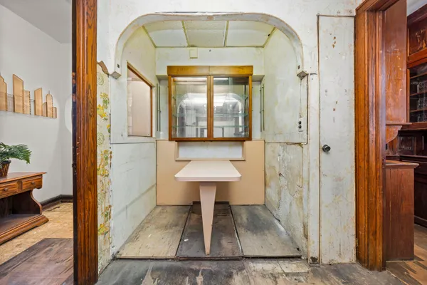 $250,000 | 561 East Grand Boulevard, Detroit, MI 48207