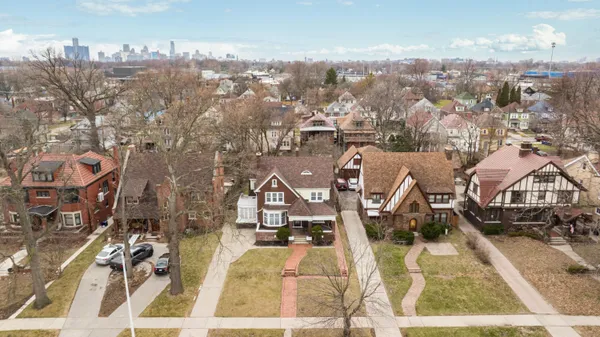 $250,000 | 561 East Grand Boulevard, Detroit, MI 48207
