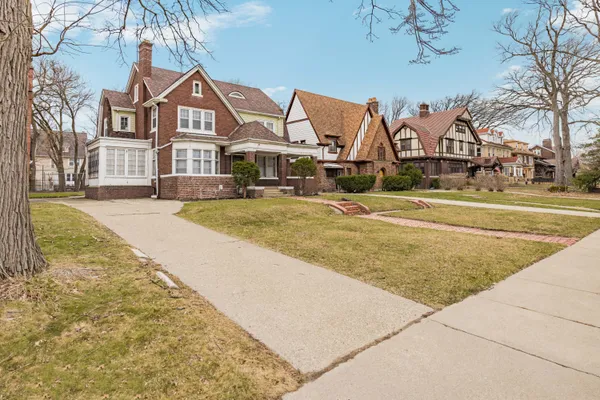 $250,000 | 561 East Grand Boulevard, Detroit, MI 48207