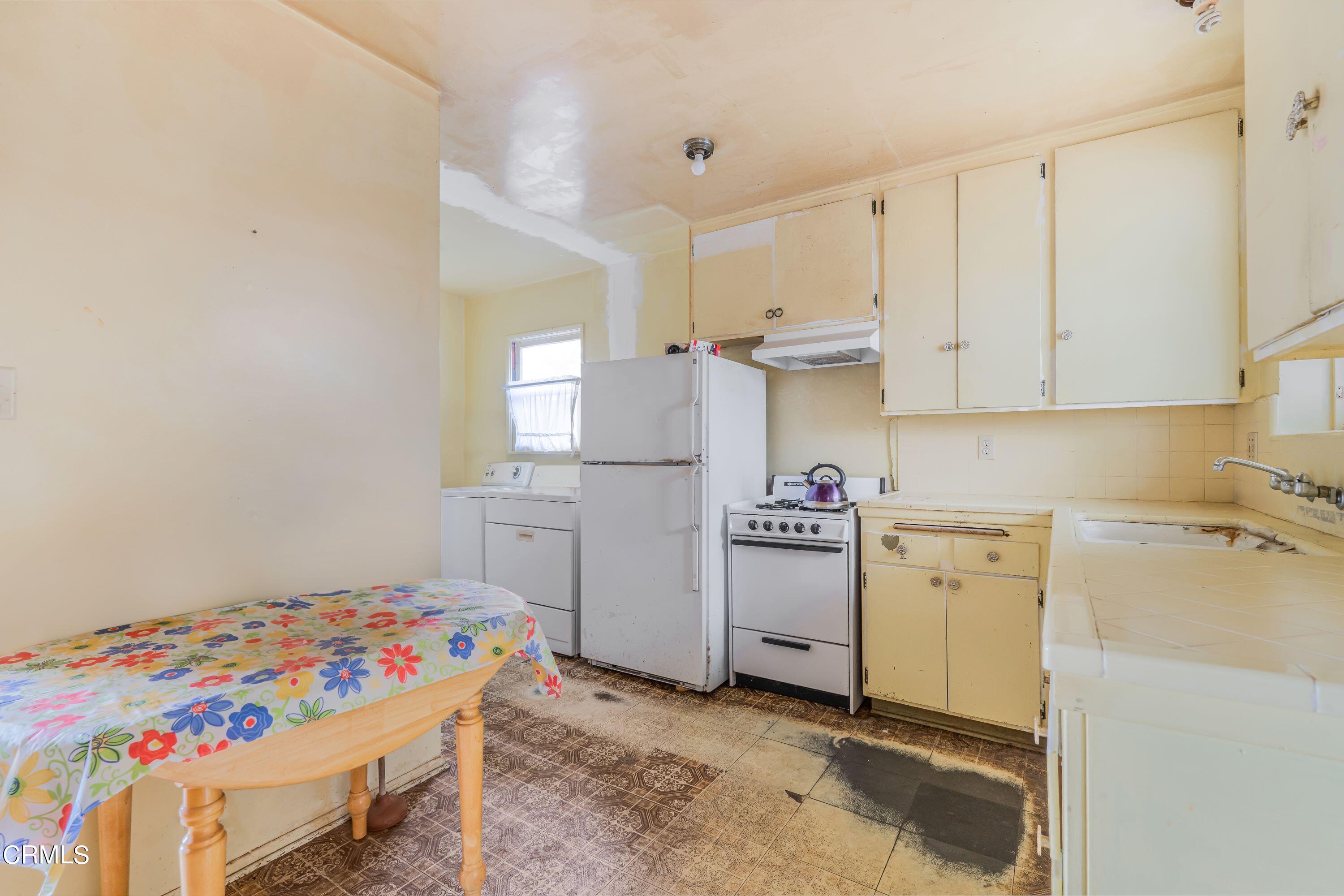 3619 A Court Oxnard, CA 93033 - Photo 9 of 23