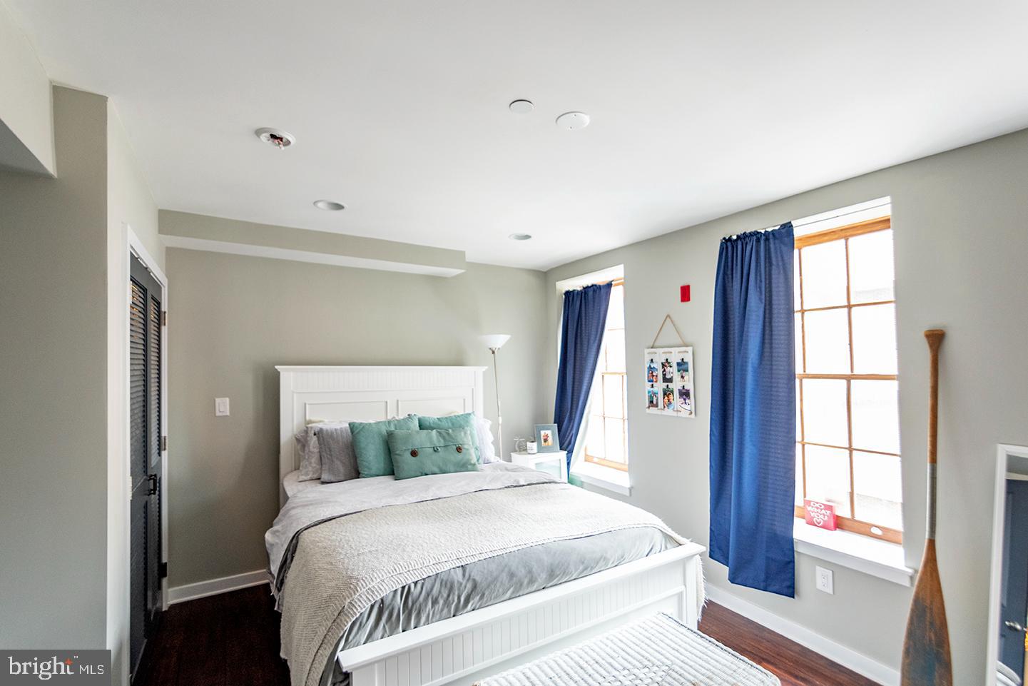 19 North 3rd Street, Unit 4 Philadelphia, PA 19106 - Photo 8 of 10 a bedroom with a large bed and a window