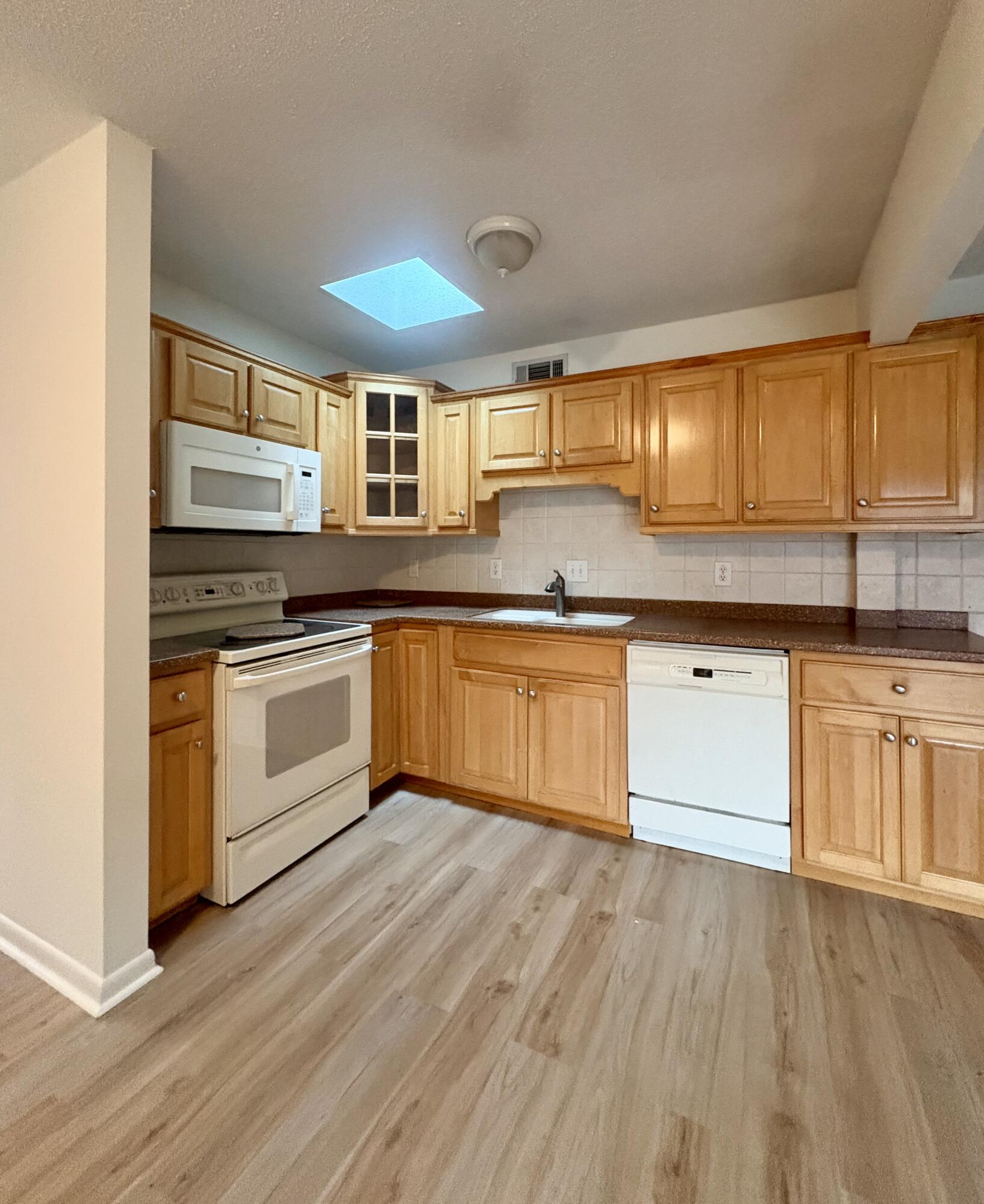 61 8th Street Shalimar, FL 32579 - Photo 12 of 38 kitchcorner