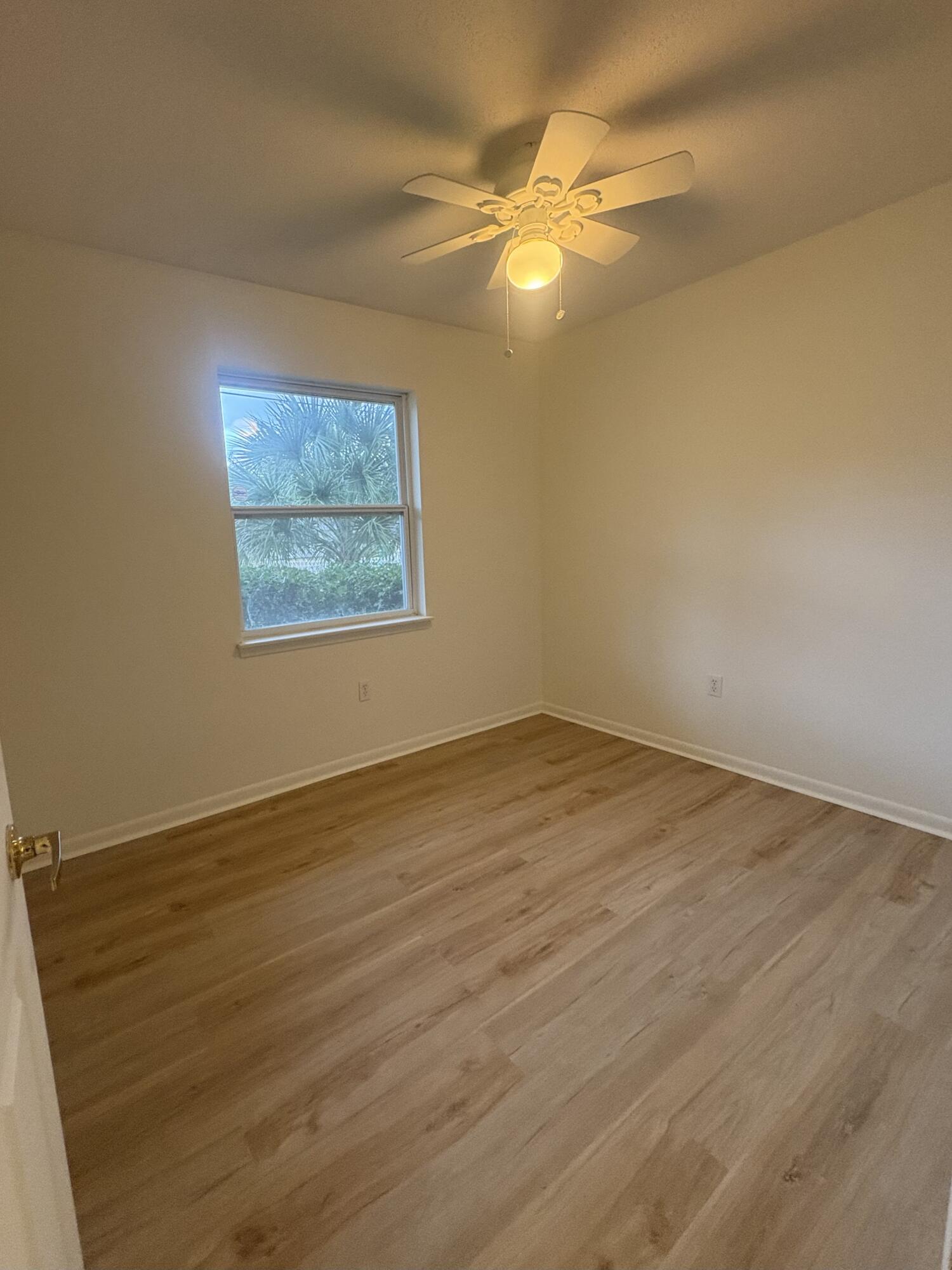 61 8th Street Shalimar, FL 32579 - Photo 18 of 38 bedroom1b