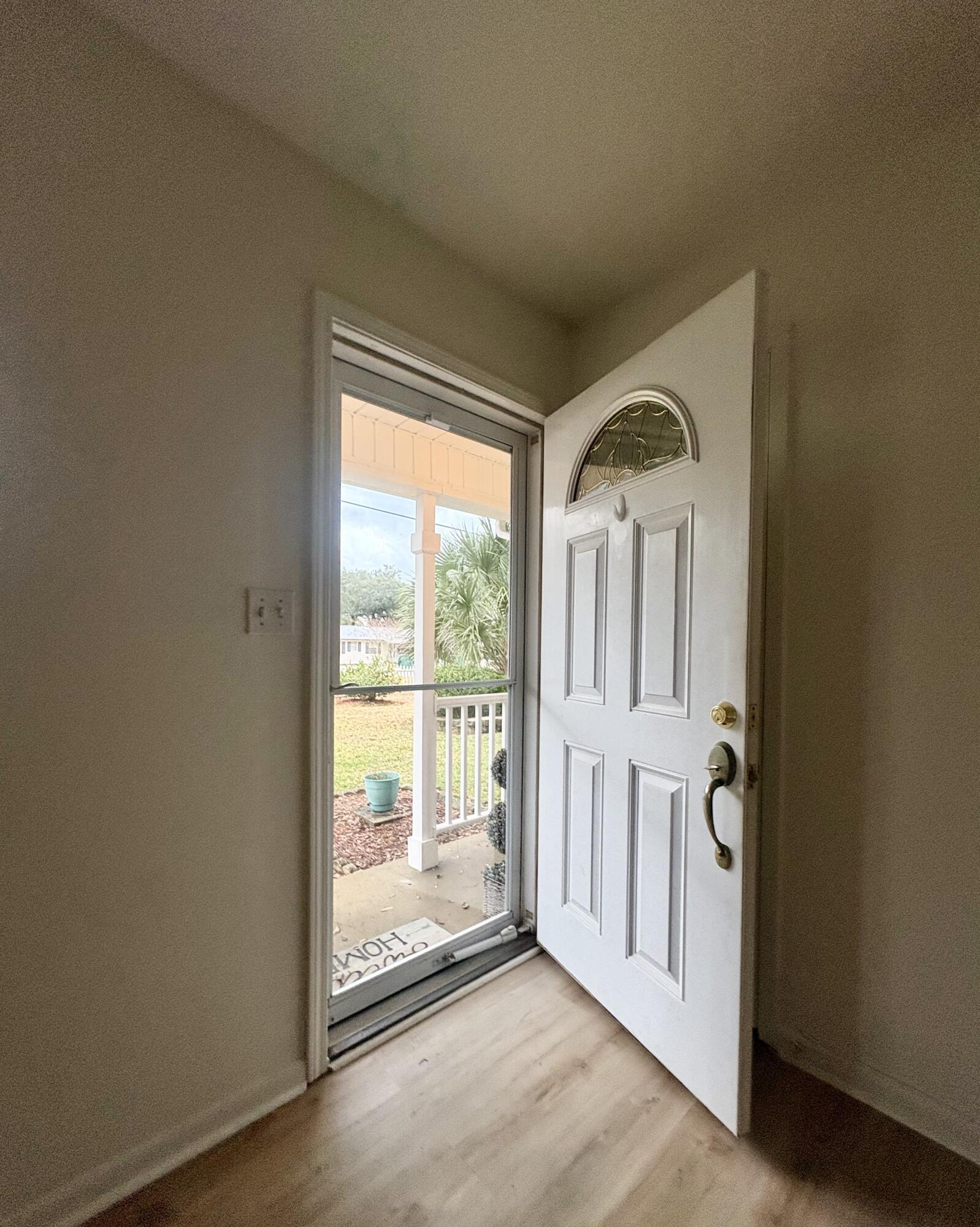 61 8th Street Shalimar, FL 32579 - Photo 7 of 38 frontdoorfromliving