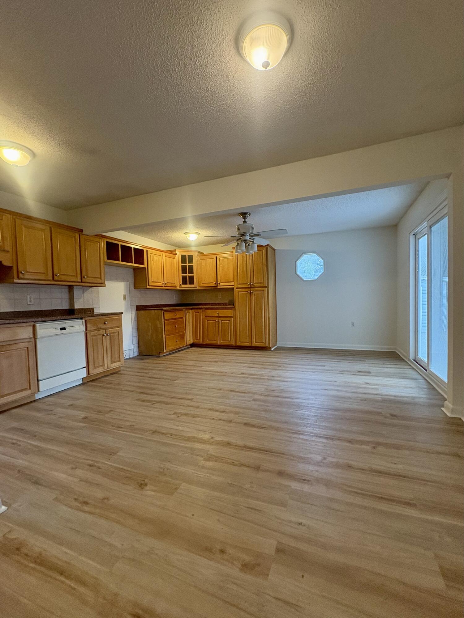 61 8th Street Shalimar, FL 32579 - Photo 8 of 38 kichenslidedoor