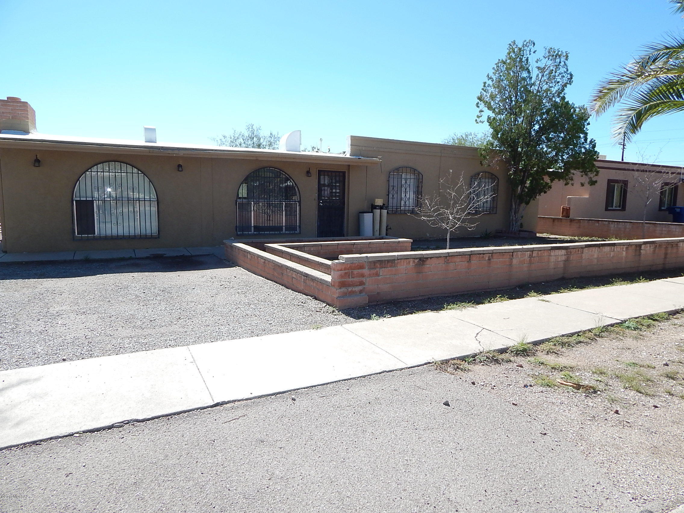 2027 West Saxony Road Tucson, AZ 85713 - Photo 2 of 16