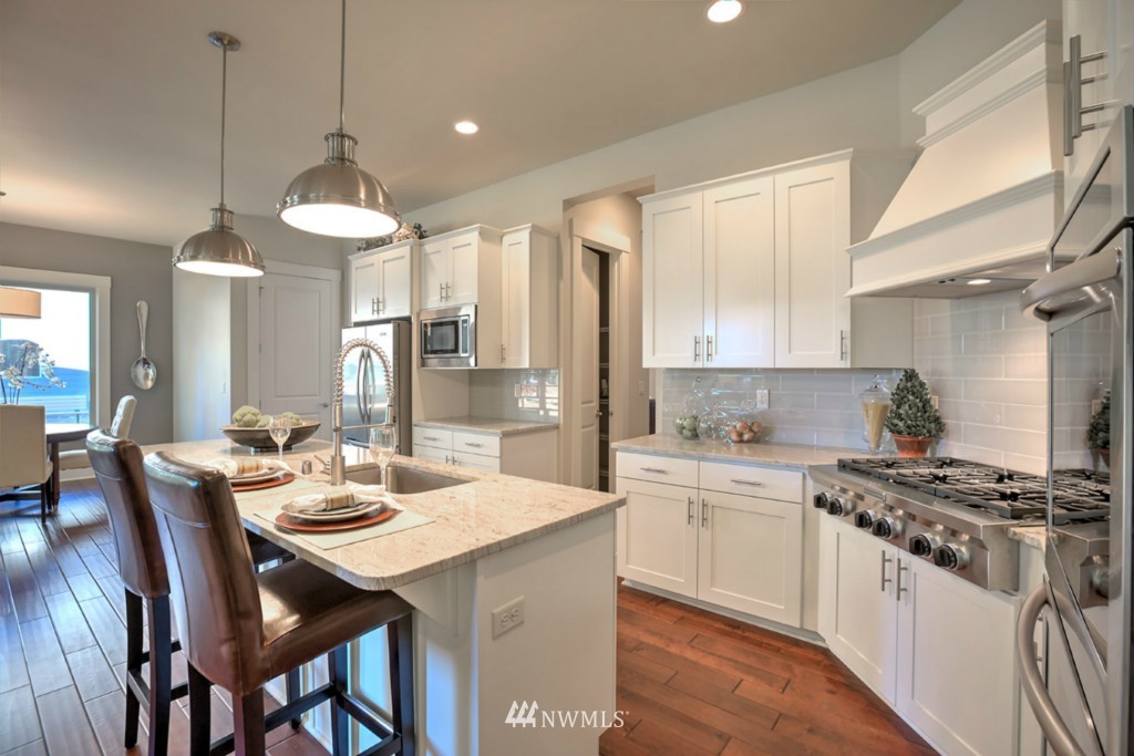 6522 Northeast 1st Street Renton, WA 98059 - Photo 4 of 6