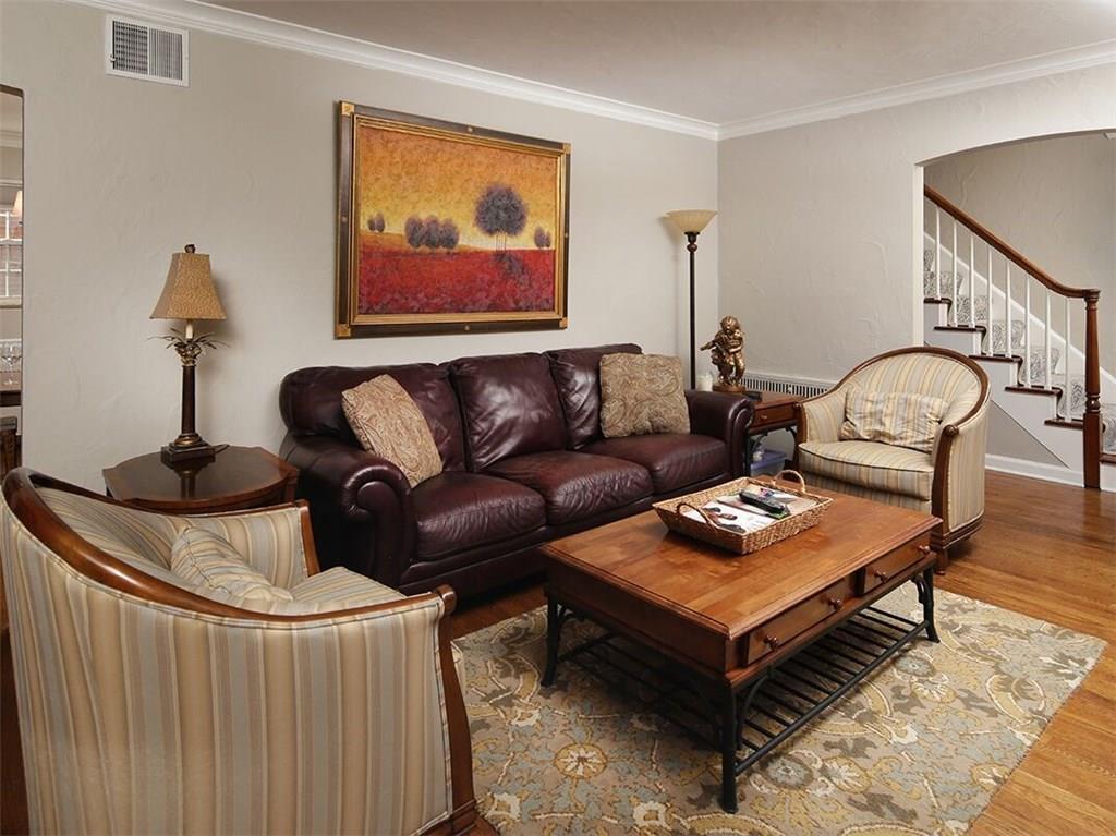 401 Beverly Road Mt. Lebanon, PA 15216 - Photo 3 of 21 Living Room