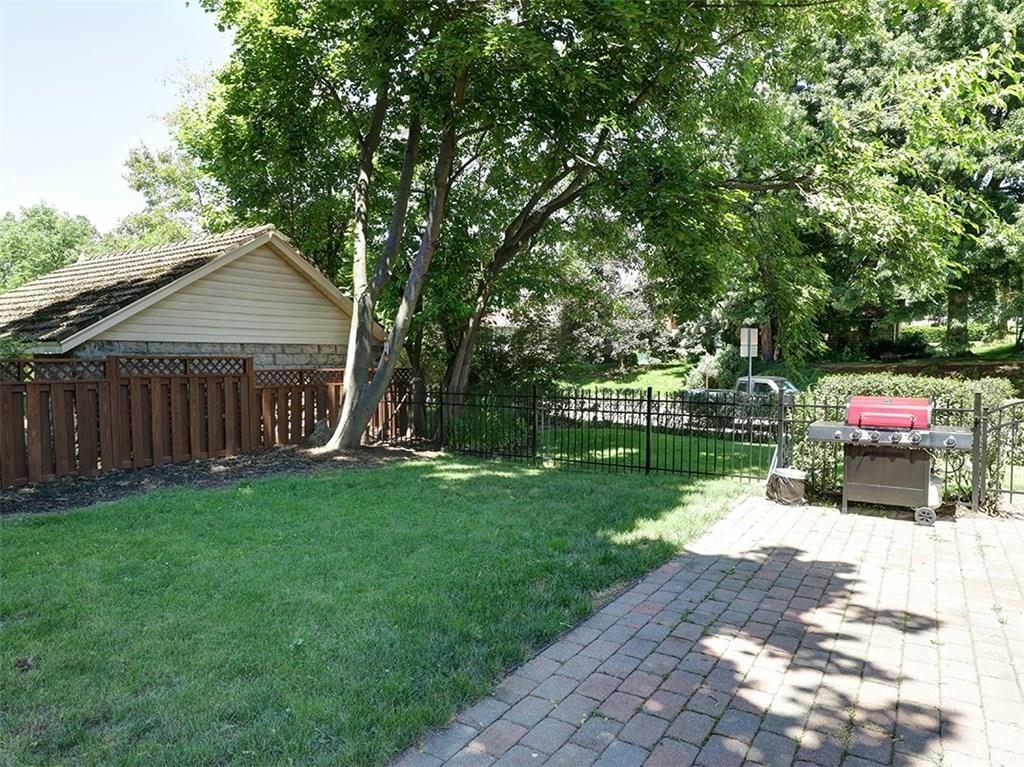 401 Beverly Road Mt. Lebanon, PA 15216 - Photo 21 of 21 Private, fenced side yard