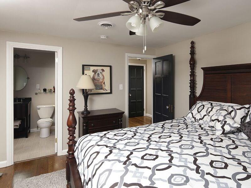 401 Beverly Road Mt. Lebanon, PA 15216 - Photo 10 of 21 Master En suite
