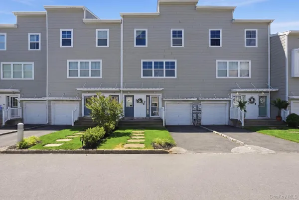 $1,100,000 | 73-05 Lighthouse Drive | Hammels