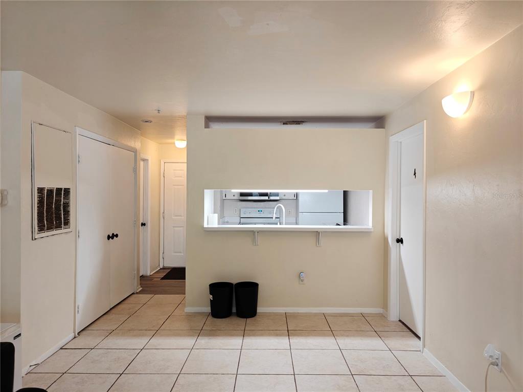 4000 Southwest 23rd Street, Unit 5207 ROOM A Gainesville, FL 32608 - Photo 6 of 17 a view of an empty room