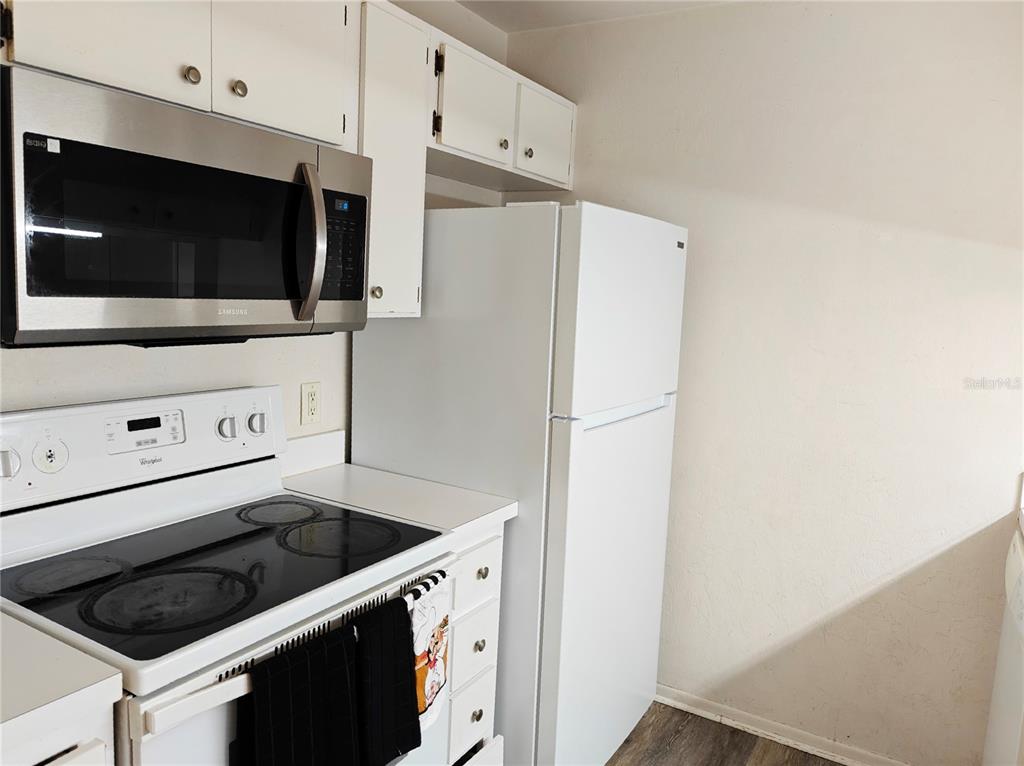 4000 Southwest 23rd Street, Unit 5207 ROOM A Gainesville, FL 32608 - Photo 9 of 17 a kitchen with stainless steel appliances a refrigerator stove and microwave