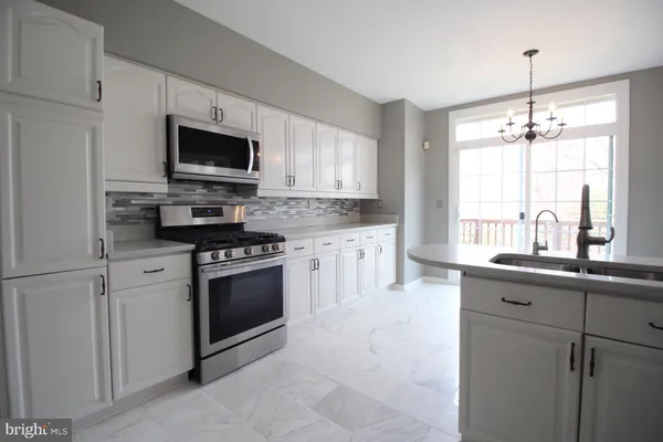 $3,800 | 6423 Little Potters Lane, Alexandria, VA 22310