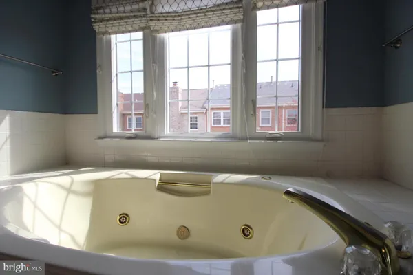 $3,800 | 6423 Little Potters Lane, Alexandria, VA 22310