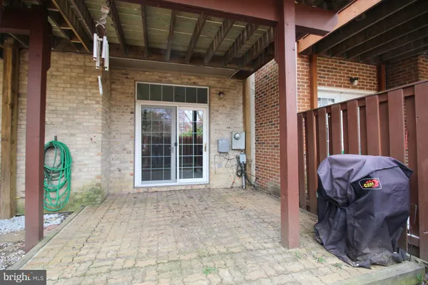 $3,800 | 6423 Little Potters Lane, Alexandria, VA 22310