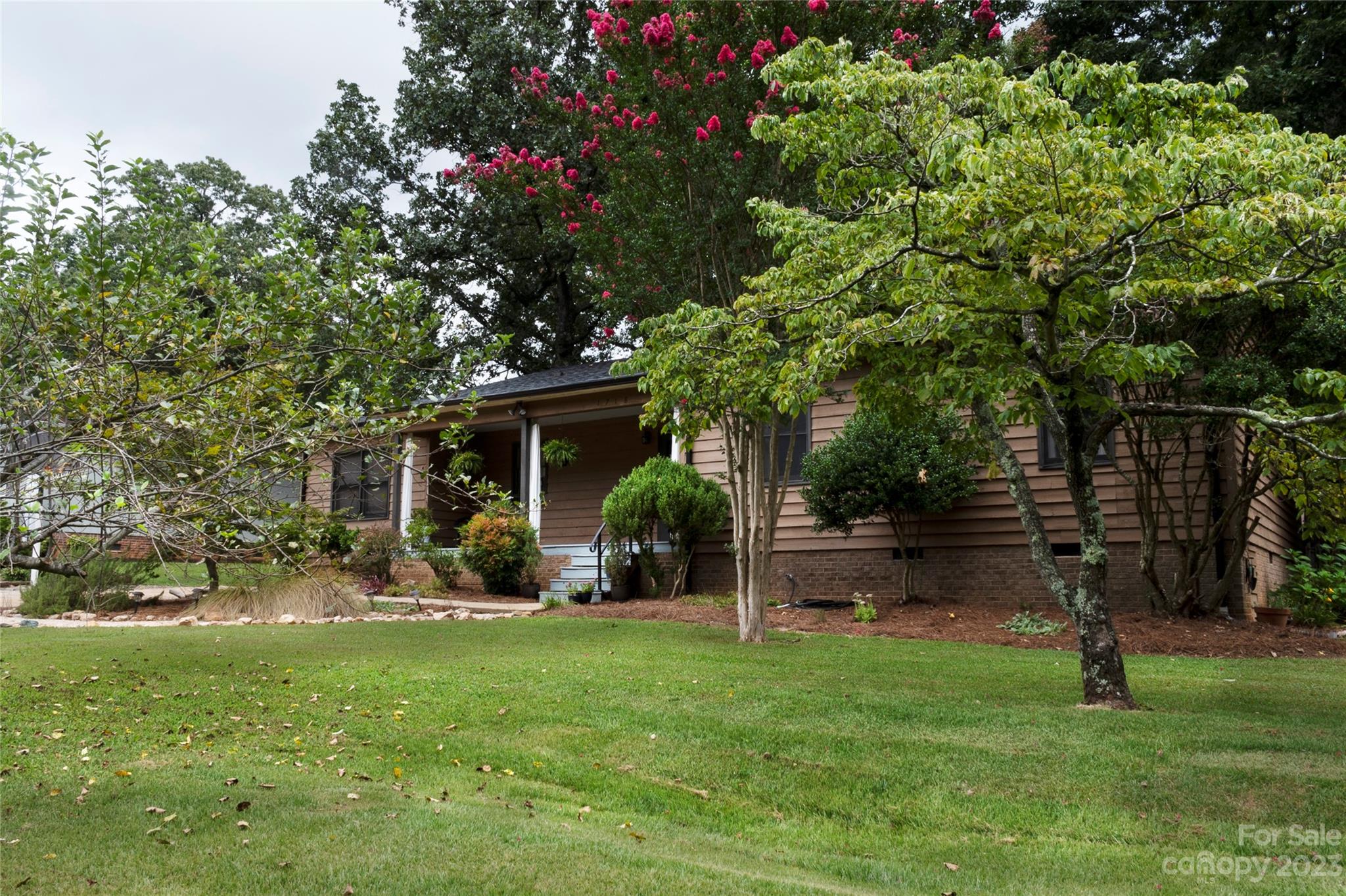 1718 Magnum Road Hickory, NC 28602 - Photo 2 of 30 Gallery Image 2